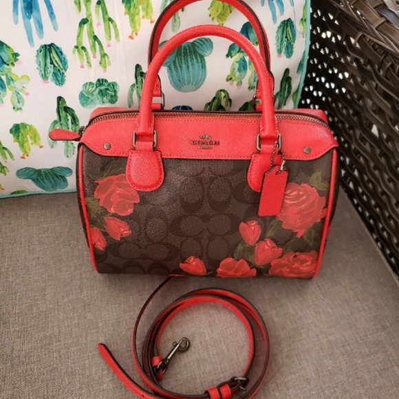 Coach Handbags - NWOT coach benette crossbody bag